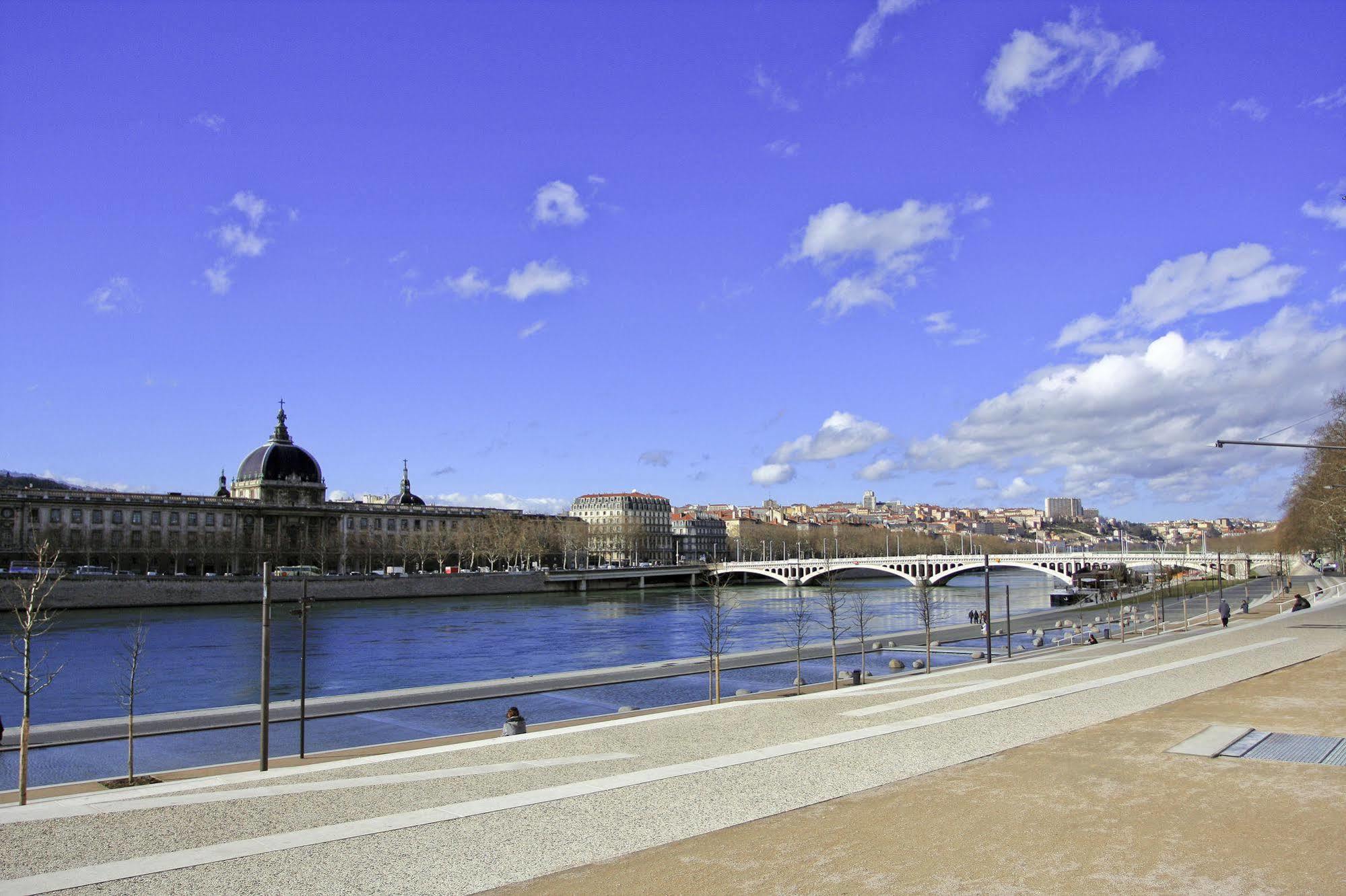 Premiere Classe Lyon Nord Dardilly Bagian luar foto